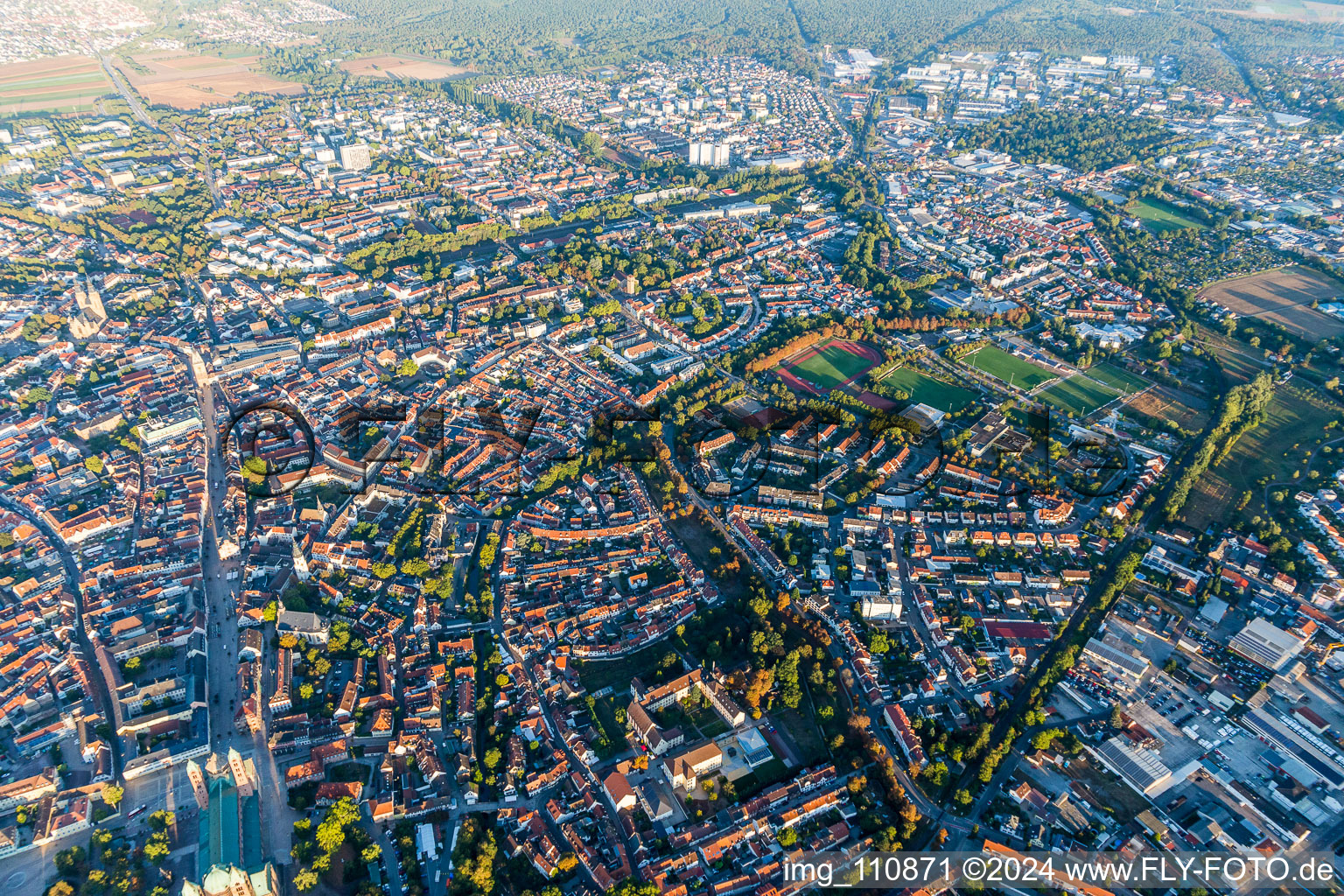 Speyer dans le département Rhénanie-Palatinat, Allemagne depuis l'avion