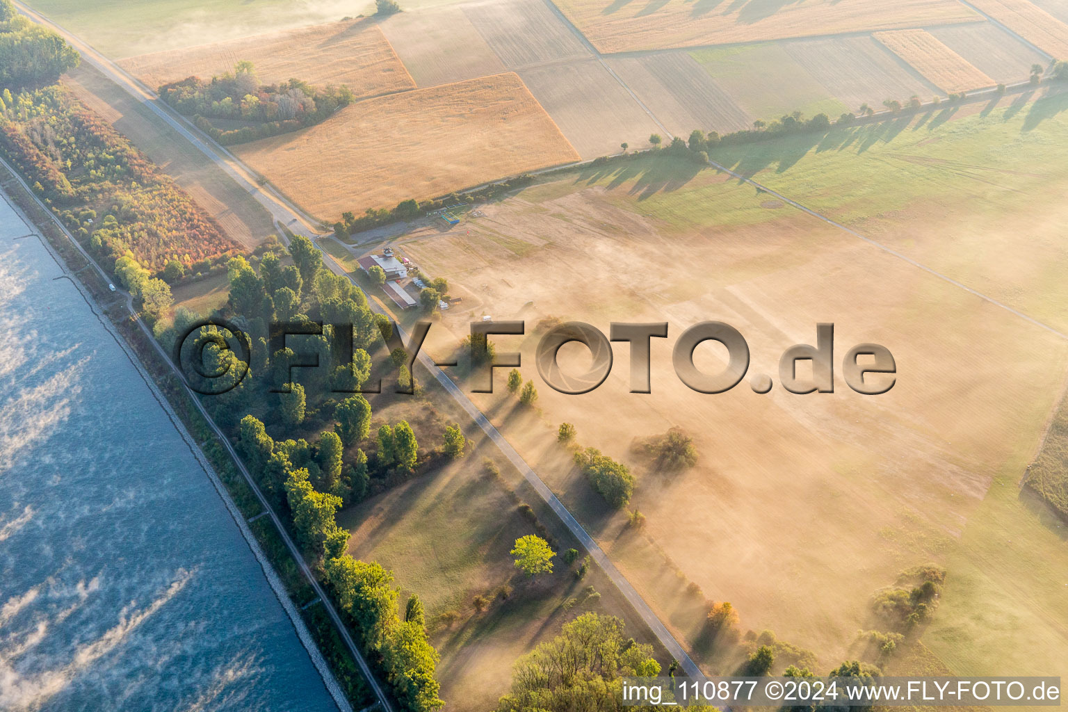 Vue aérienne de Aérodrome de Herrenteich à Ketsch dans le département Bade-Wurtemberg, Allemagne