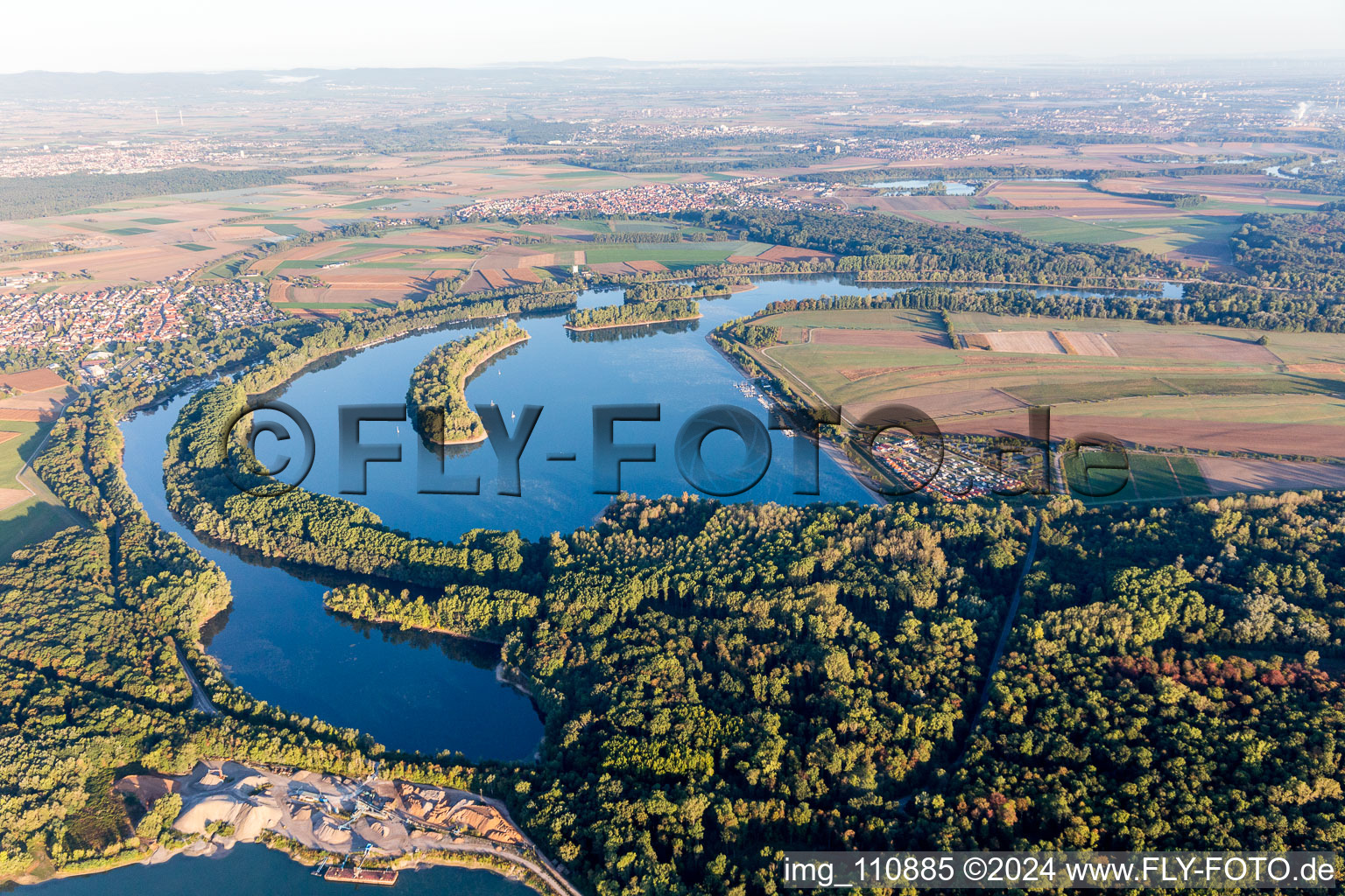 Vue aérienne de Lac Koller à Otterstadt dans le département Rhénanie-Palatinat, Allemagne