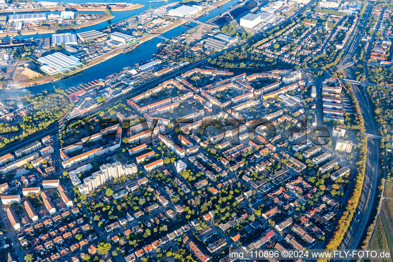 Vue d'oiseau de Quartier Rheinau in Mannheim dans le département Bade-Wurtemberg, Allemagne