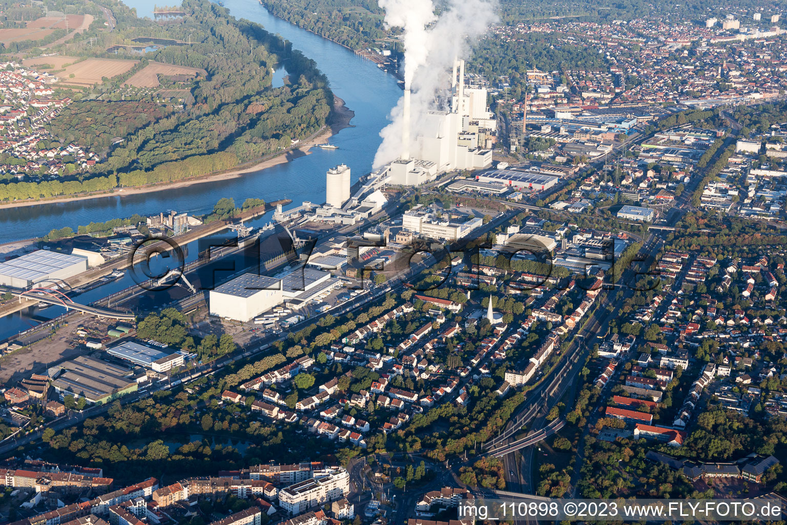 Quartier Rheinau in Mannheim dans le département Bade-Wurtemberg, Allemagne vue d'en haut