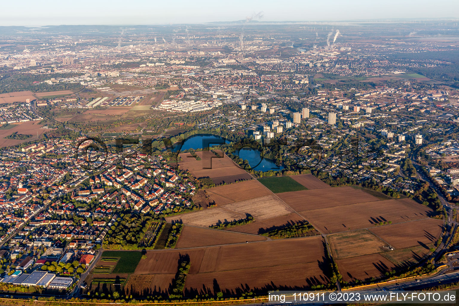Vue aérienne de Vogelstang à le quartier Wallstadt in Mannheim dans le département Bade-Wurtemberg, Allemagne