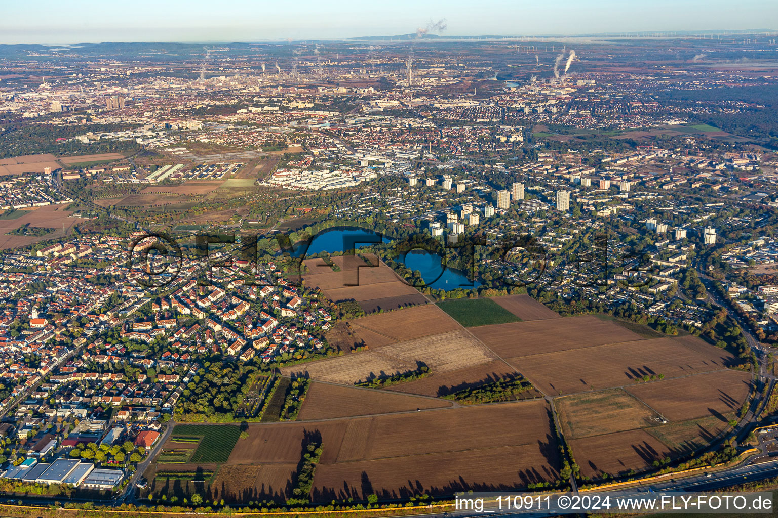 Vue aérienne de Vogelstang à le quartier Wallstadt in Mannheim dans le département Bade-Wurtemberg, Allemagne