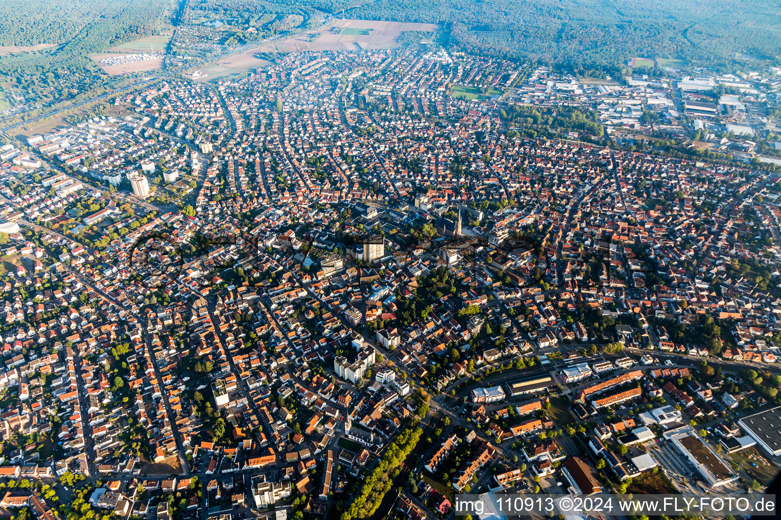 Vue aérienne de Viernheim dans le département Hesse, Allemagne