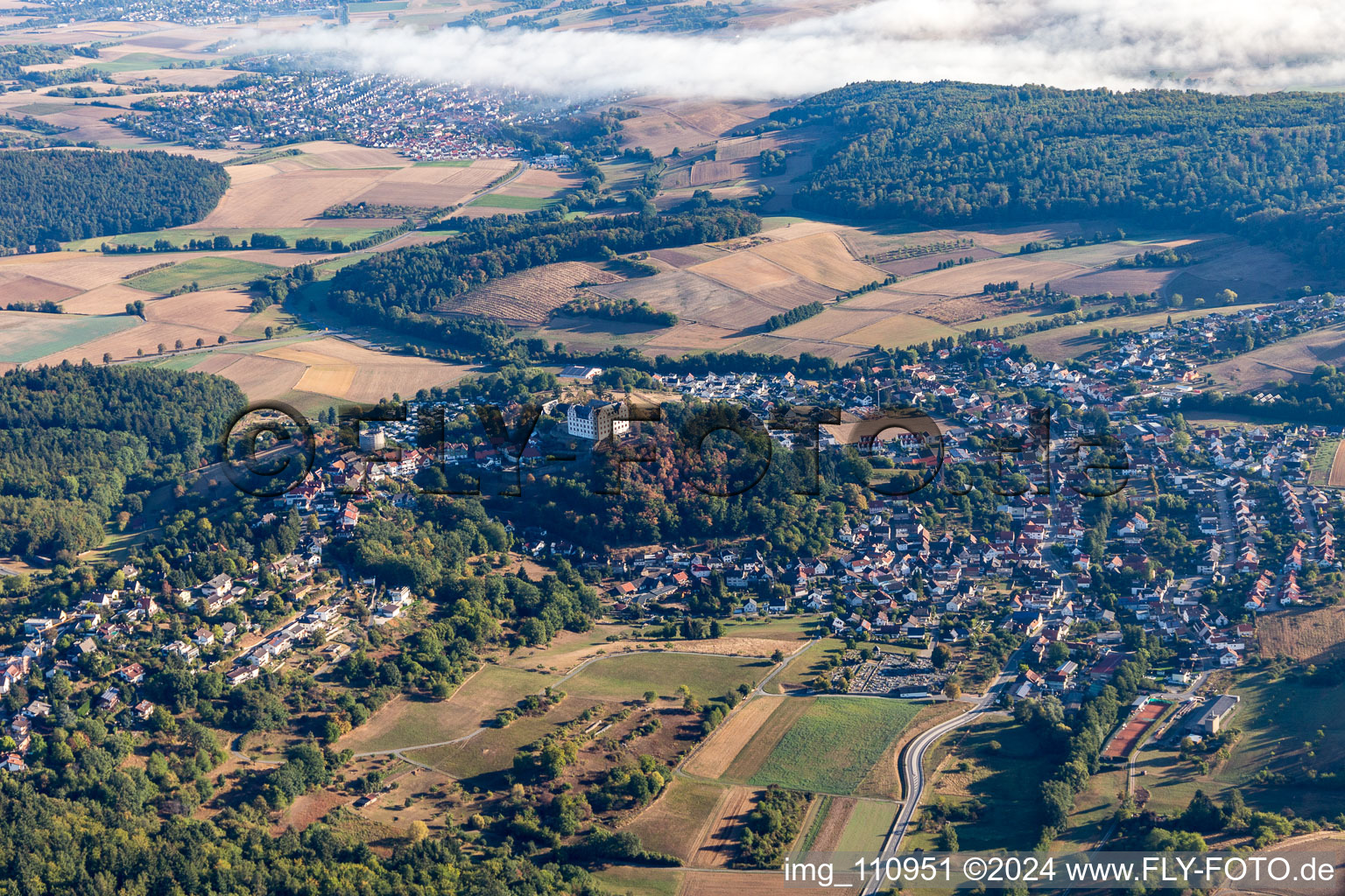 Vue oblique de Château de Lichtenberg à le quartier Niedernhausen in Fischbachtal dans le département Hesse, Allemagne