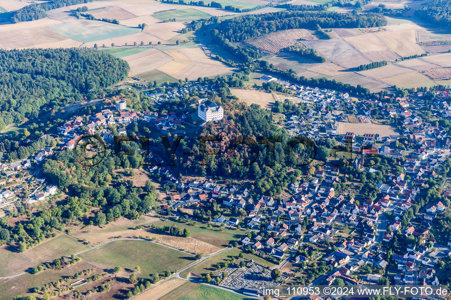 Château de Lichtenberg à le quartier Niedernhausen in Fischbachtal dans le département Hesse, Allemagne hors des airs