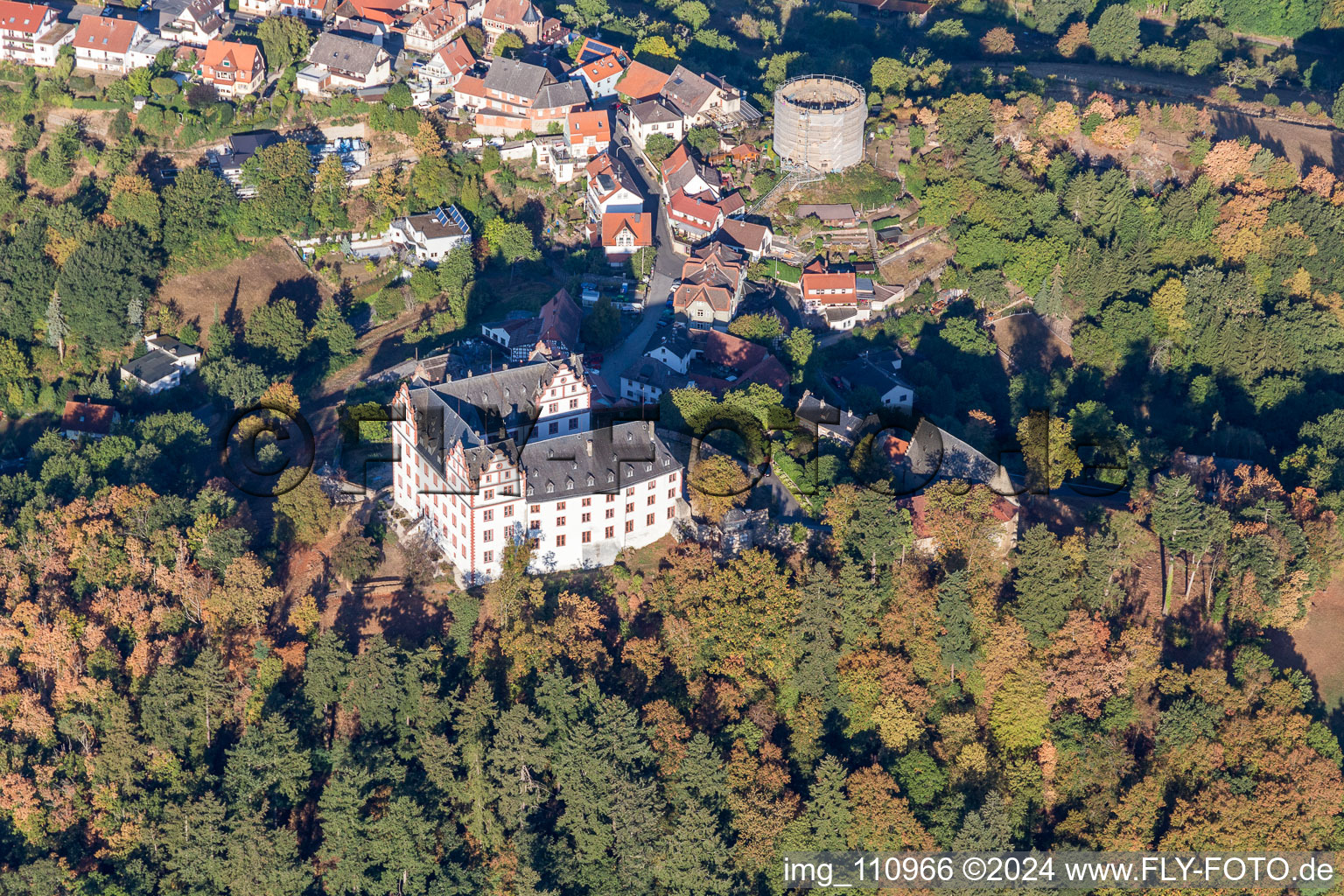 Vue oblique de Château de Lichtenberg à le quartier Niedernhausen in Fischbachtal dans le département Hesse, Allemagne