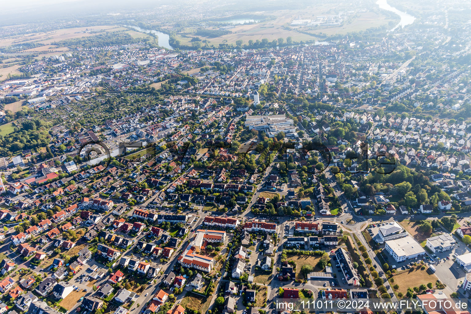 Seligenstadt dans le département Hesse, Allemagne du point de vue du drone