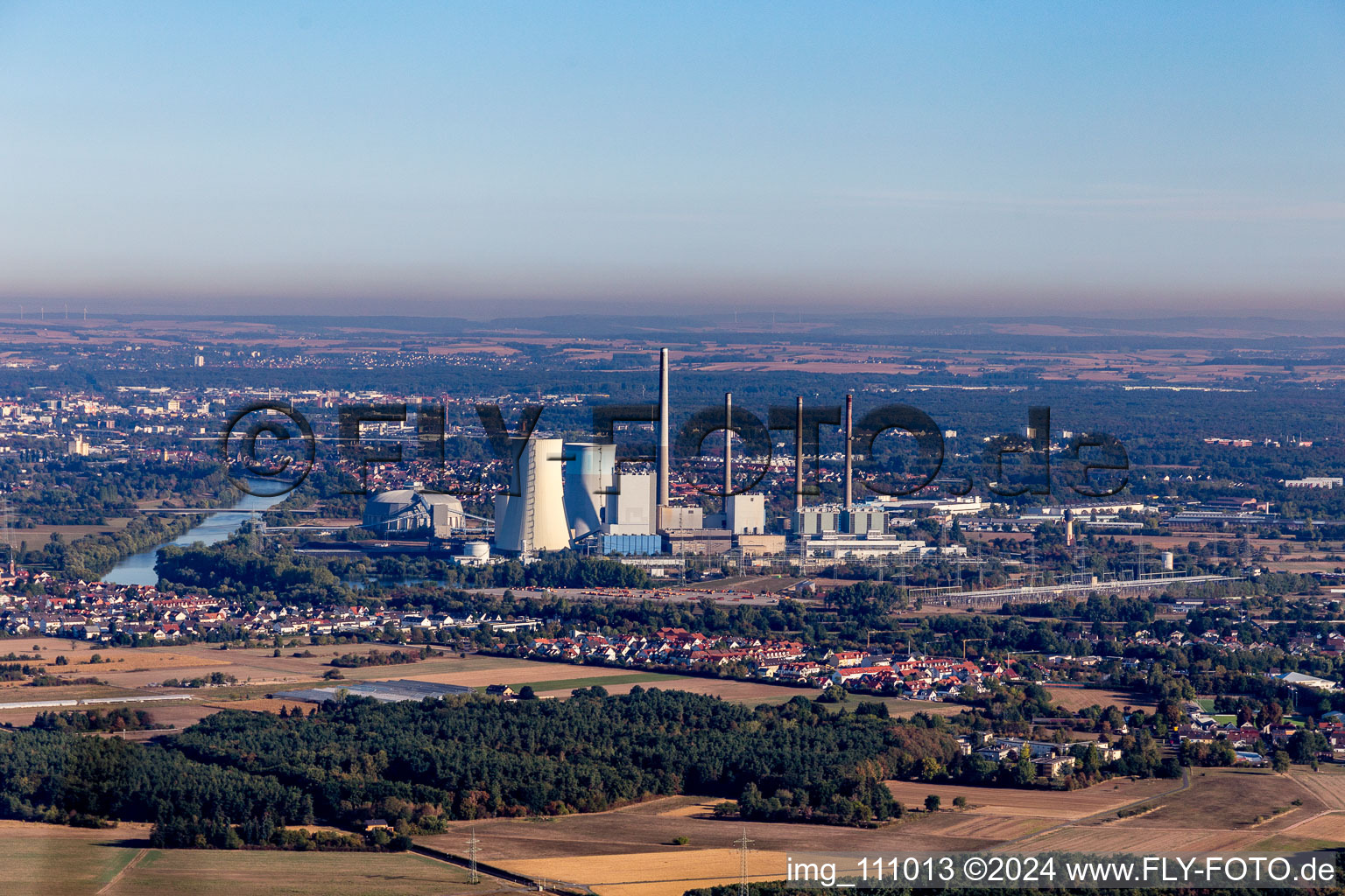 Vue aérienne de Großkrotzenburg à Seligenstadt dans le département Hesse, Allemagne