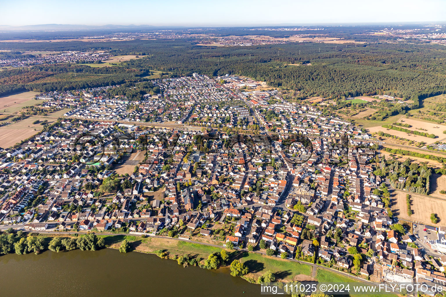 Vue aérienne de Quartier Hainstadt in Hainburg dans le département Hesse, Allemagne