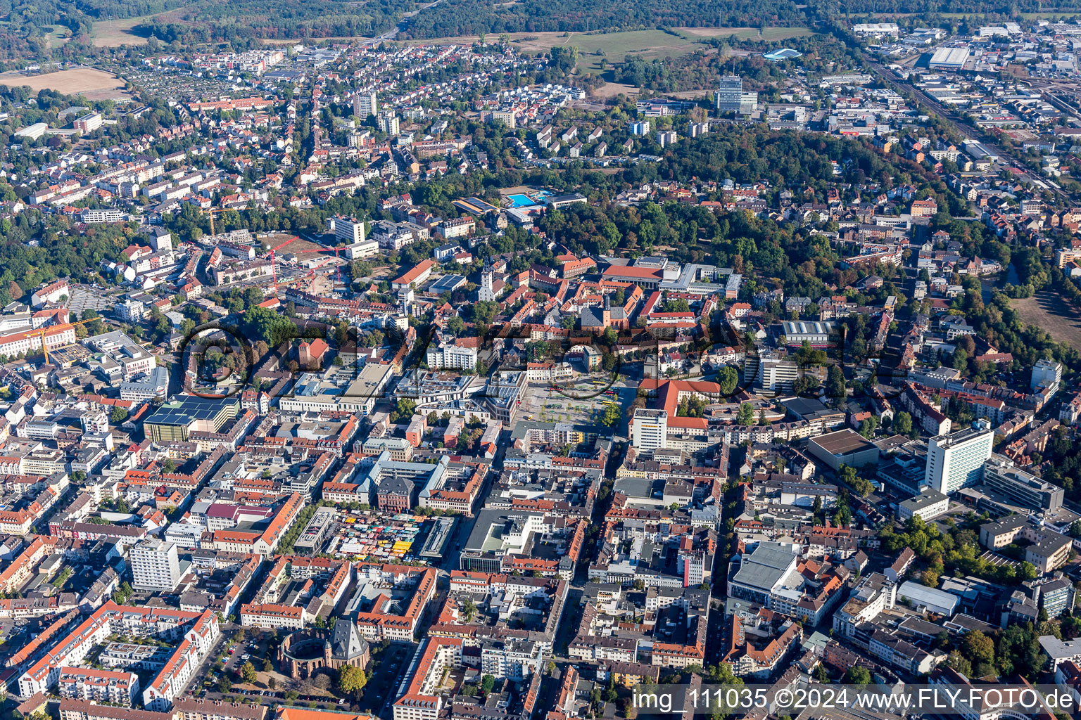 Vue aérienne de Vieille ville à le quartier Hanau-Altstadt in Hanau dans le département Hesse, Allemagne