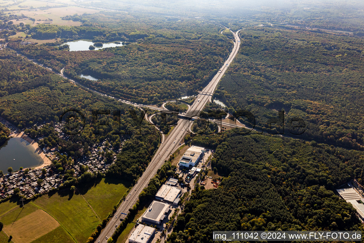 Vue aérienne de Traverser A66/B8 à Hanau dans le département Hesse, Allemagne