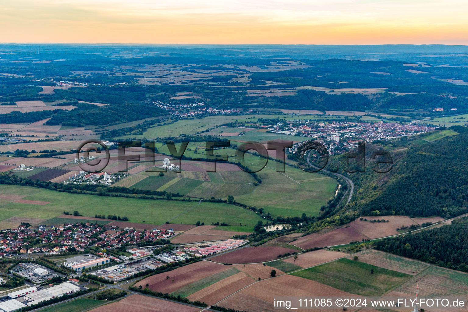 Vue aérienne de Hammelburg, antennes satellites Intelsat à Fuchsstadt dans le département Bavière, Allemagne