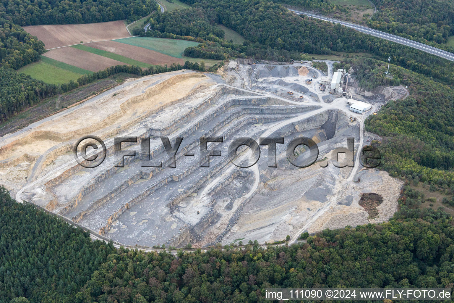 Vue aérienne de Machtilshausen dans le département Bavière, Allemagne