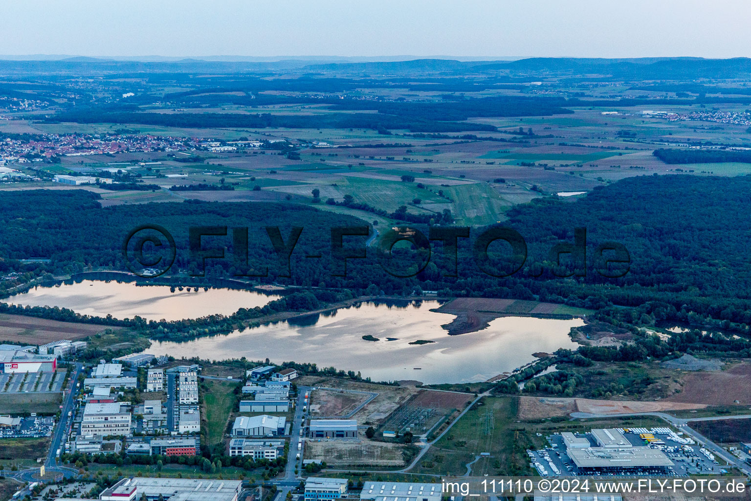 Vue aérienne de Zone commerciale principale à Schweinfurt dans le département Bavière, Allemagne