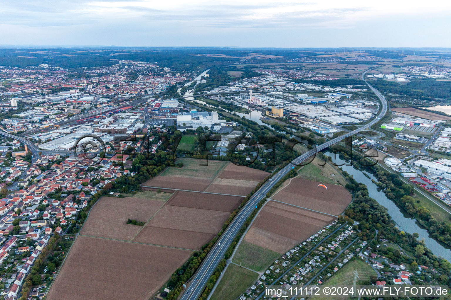 Vue aérienne de Zone commerciale principale à Schweinfurt dans le département Bavière, Allemagne