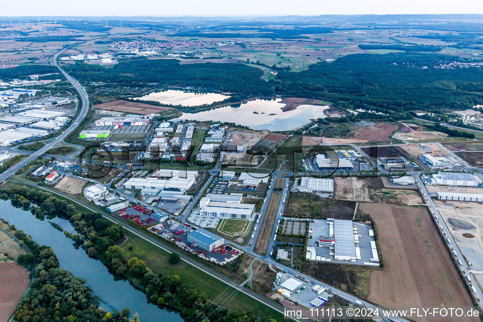 Vue aérienne de Zone commerciale principale à le quartier Oberndorf in Schweinfurt dans le département Bavière, Allemagne