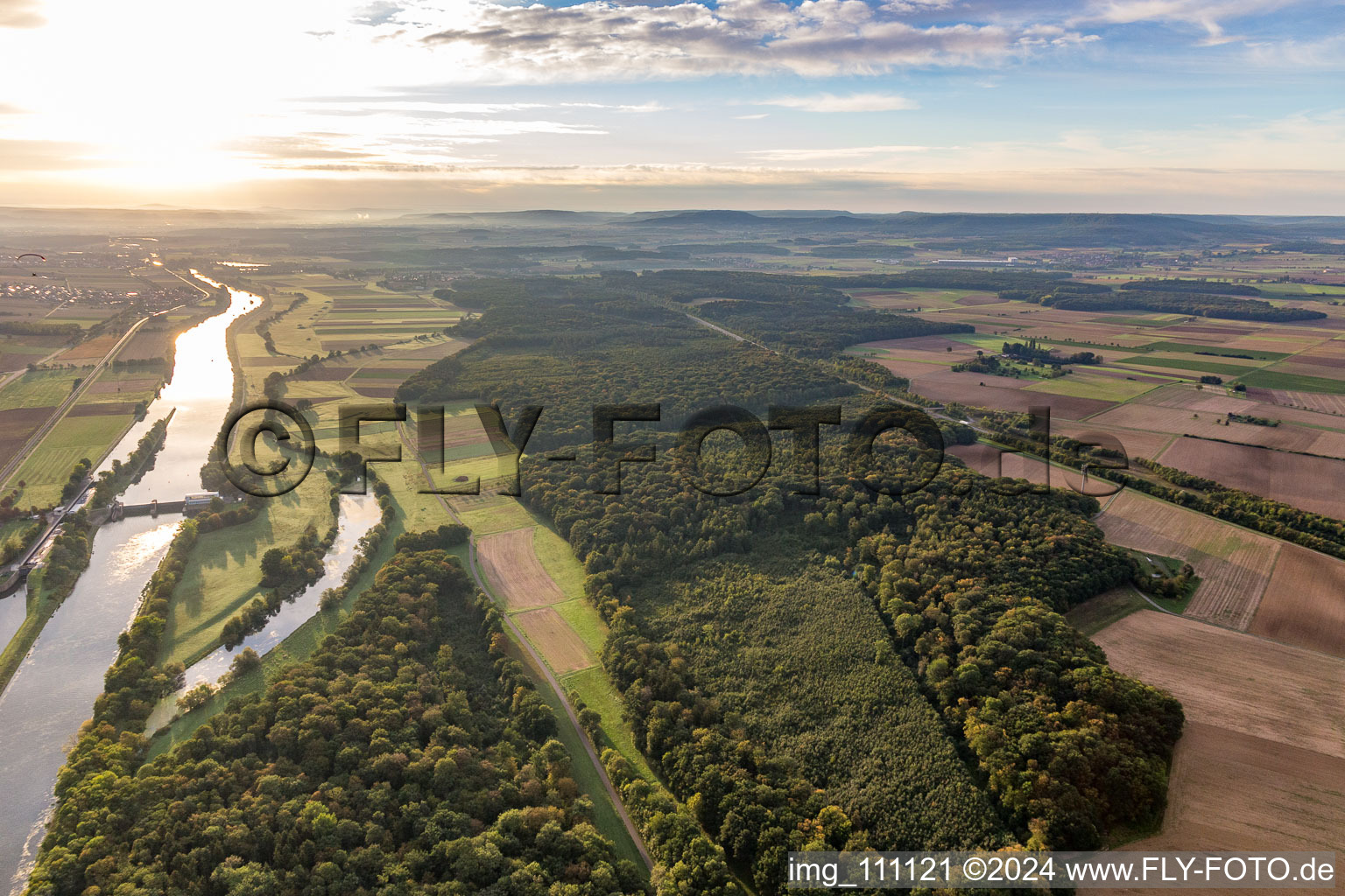 Vue aérienne de Écluse à le quartier Ottendorf in Gädheim dans le département Bavière, Allemagne