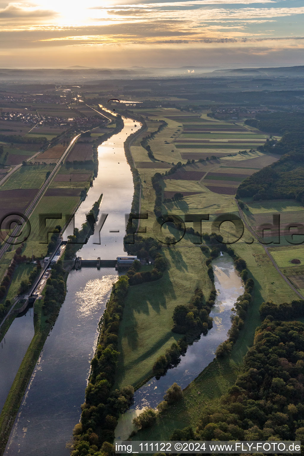 Vue aérienne de Écluse à le quartier Ottendorf in Gädheim dans le département Bavière, Allemagne