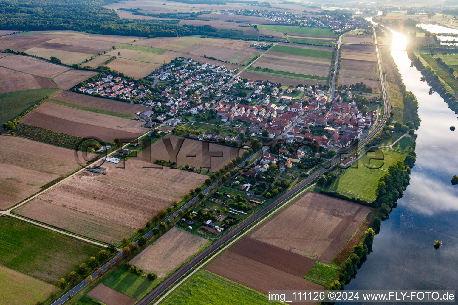 Vue aérienne de Quartier Untertheres in Theres dans le département Bavière, Allemagne