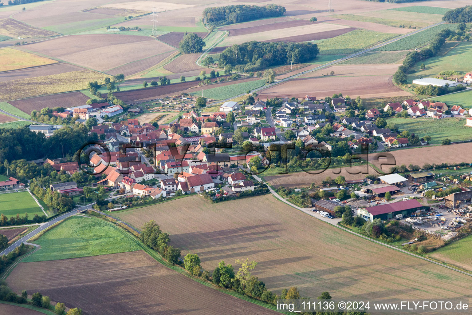 Vue aérienne de Steinsfeld dans le département Bavière, Allemagne