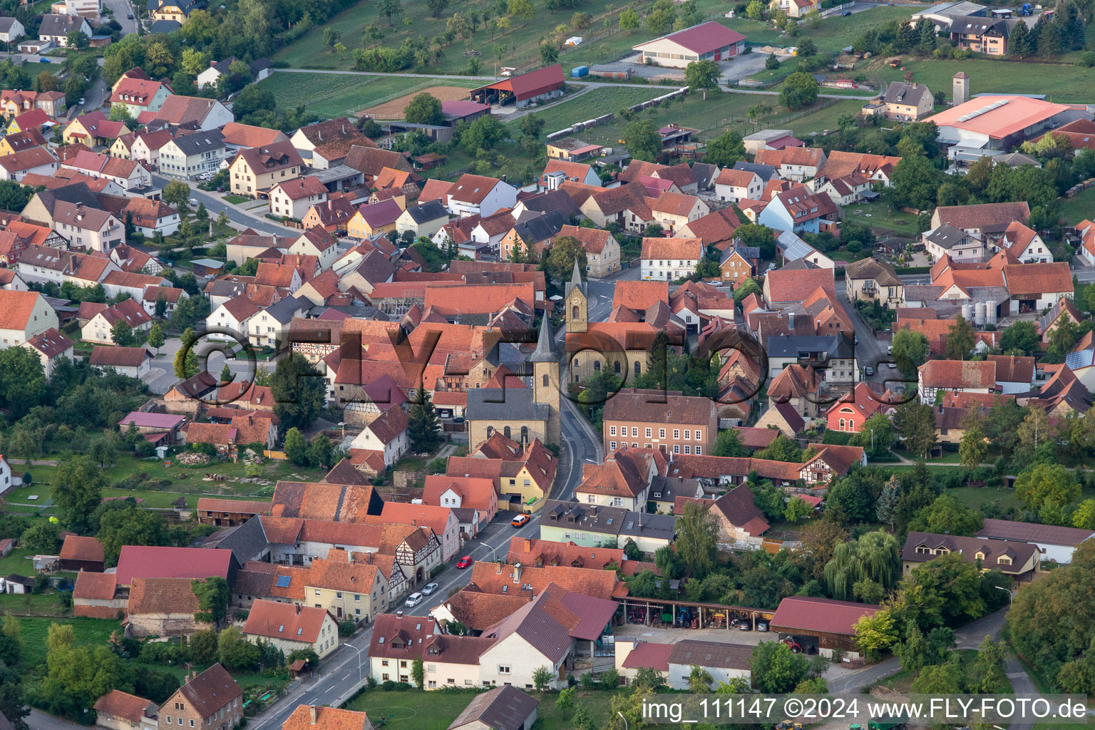 Vue aérienne de Saint-Jacob à le quartier Westheim in Knetzgau dans le département Bavière, Allemagne