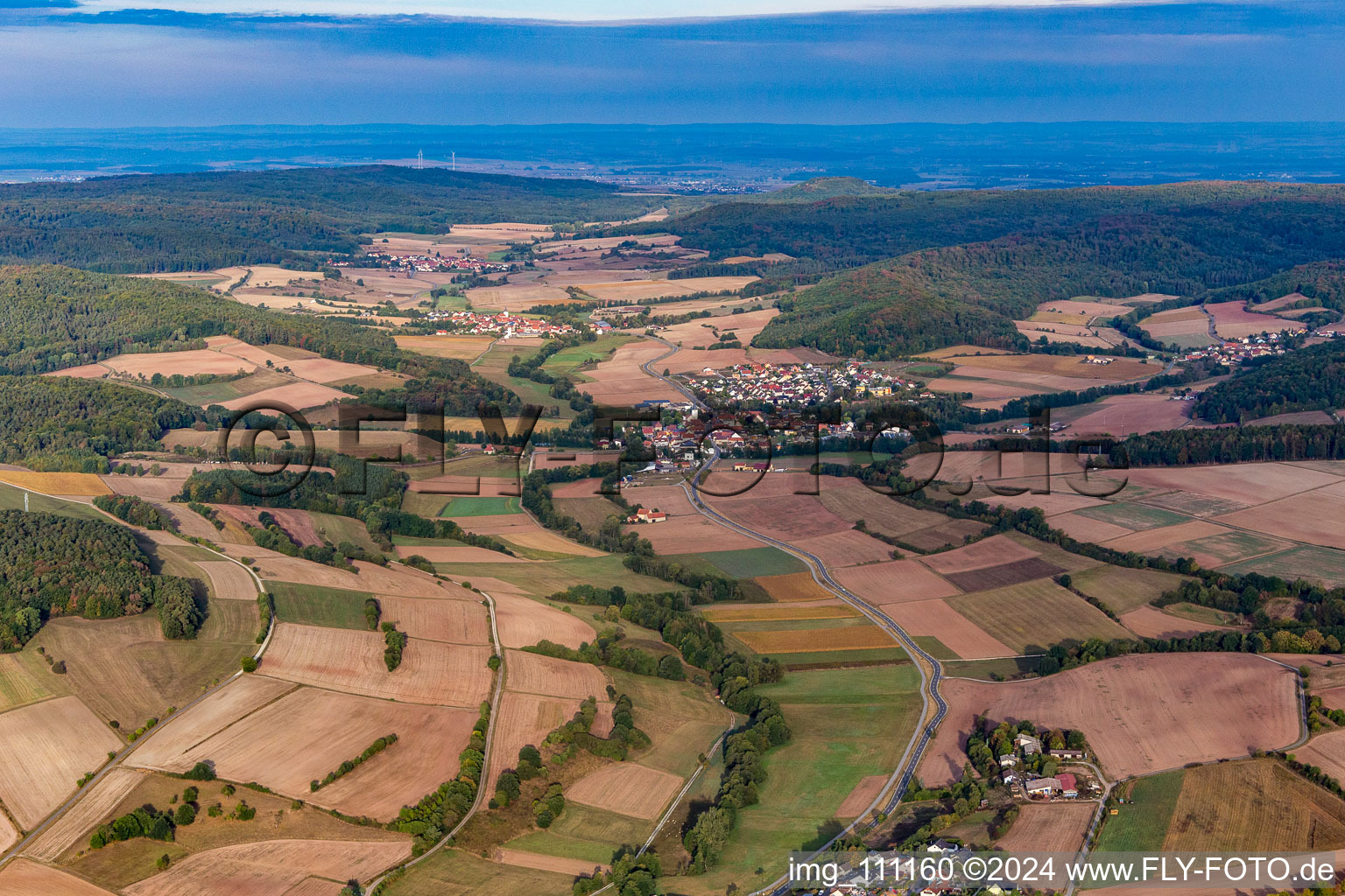 Vue aérienne de Vallée du Rauen Ebrach à le quartier Prölsdorf in Rauhenebrach dans le département Bavière, Allemagne