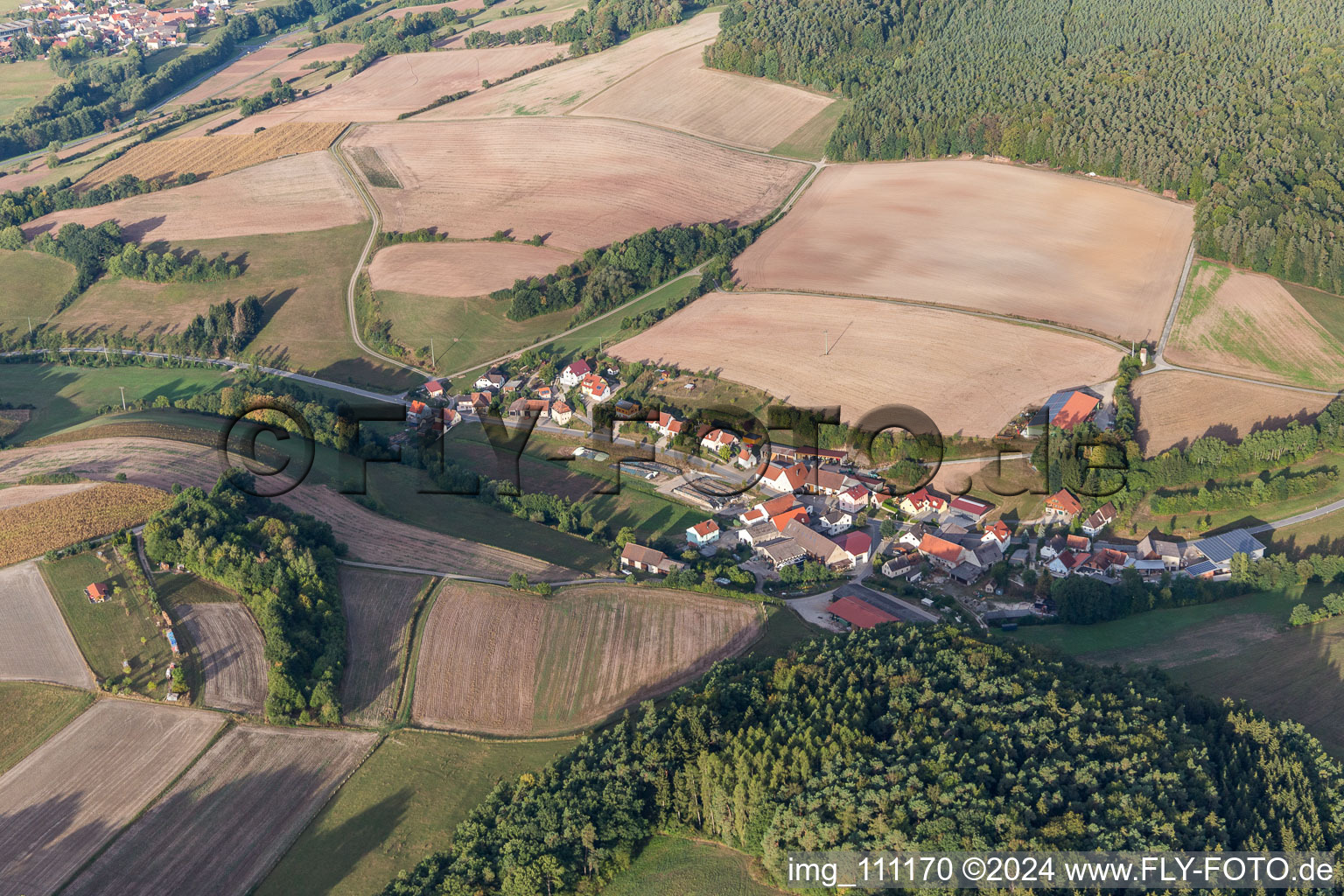 Vue aérienne de Unterweiler à Burgwindheim dans le département Bavière, Allemagne