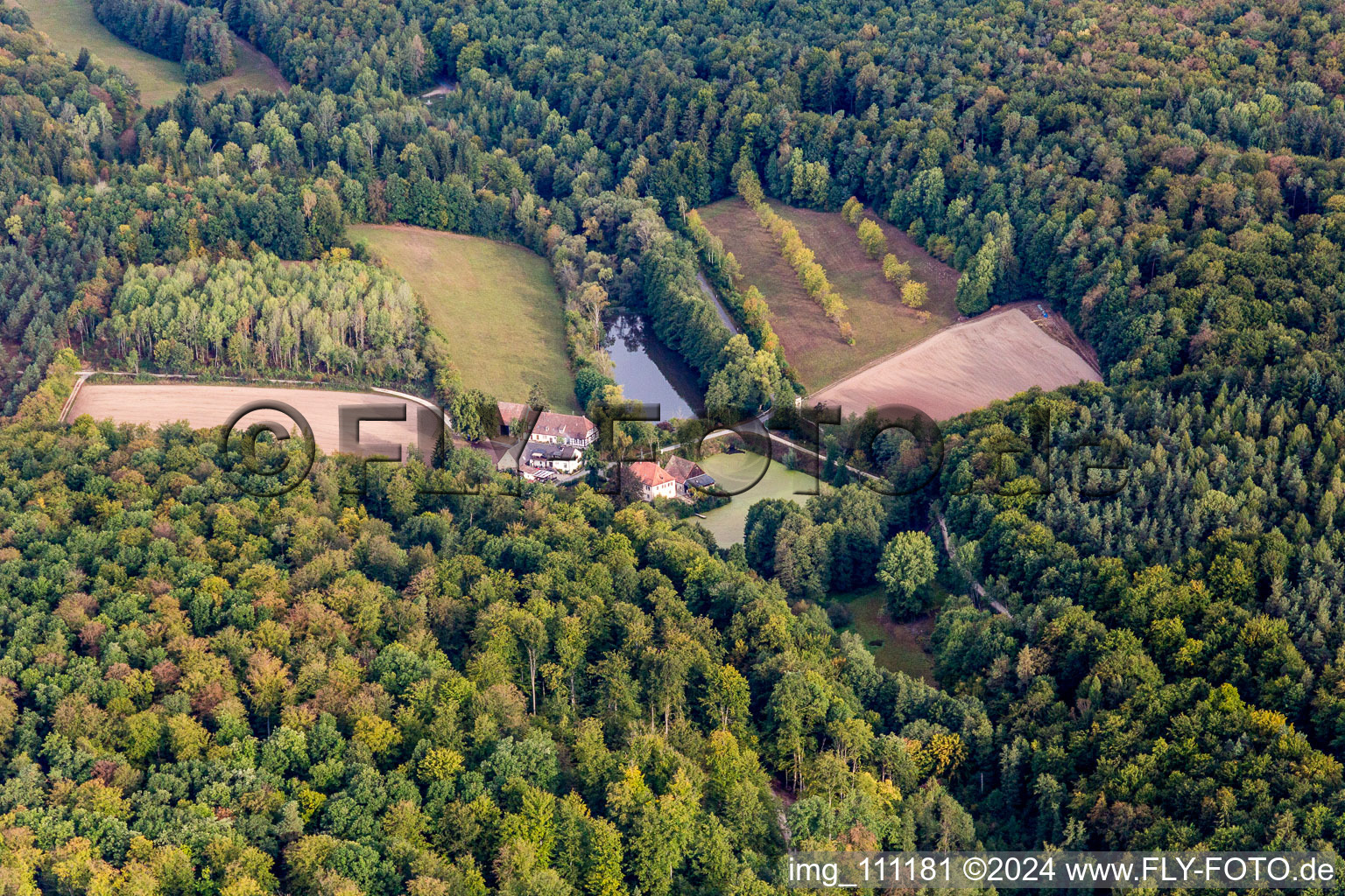 Vue aérienne de La maison du forestier à Winkelhof dans le département Bavière, Allemagne