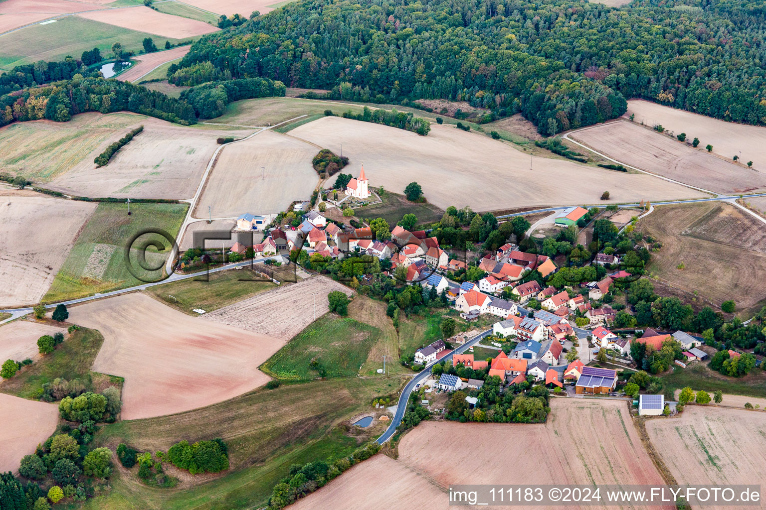 Vue aérienne de Großbirkach dans le département Bavière, Allemagne