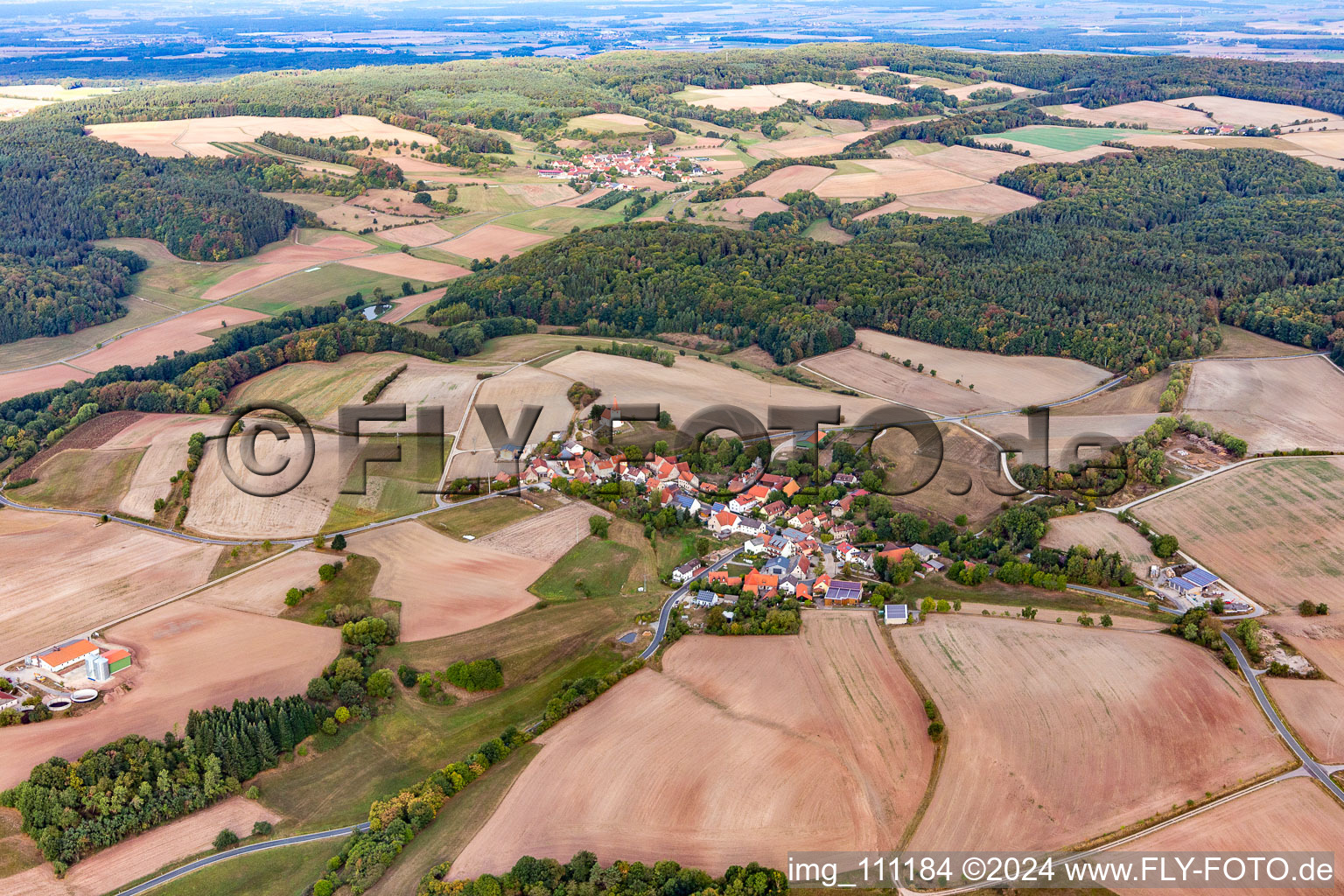 Vue aérienne de Großbirkach dans le département Bavière, Allemagne