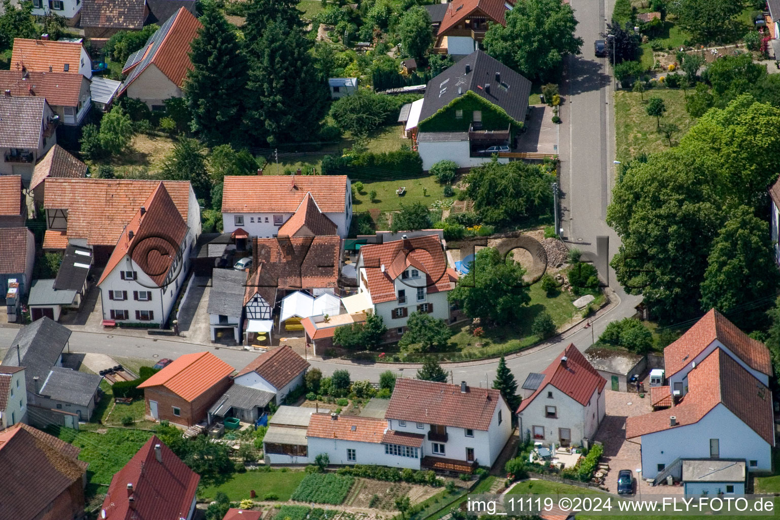 Quartier Rechtenbach in Schweigen-Rechtenbach dans le département Rhénanie-Palatinat, Allemagne vu d'un drone