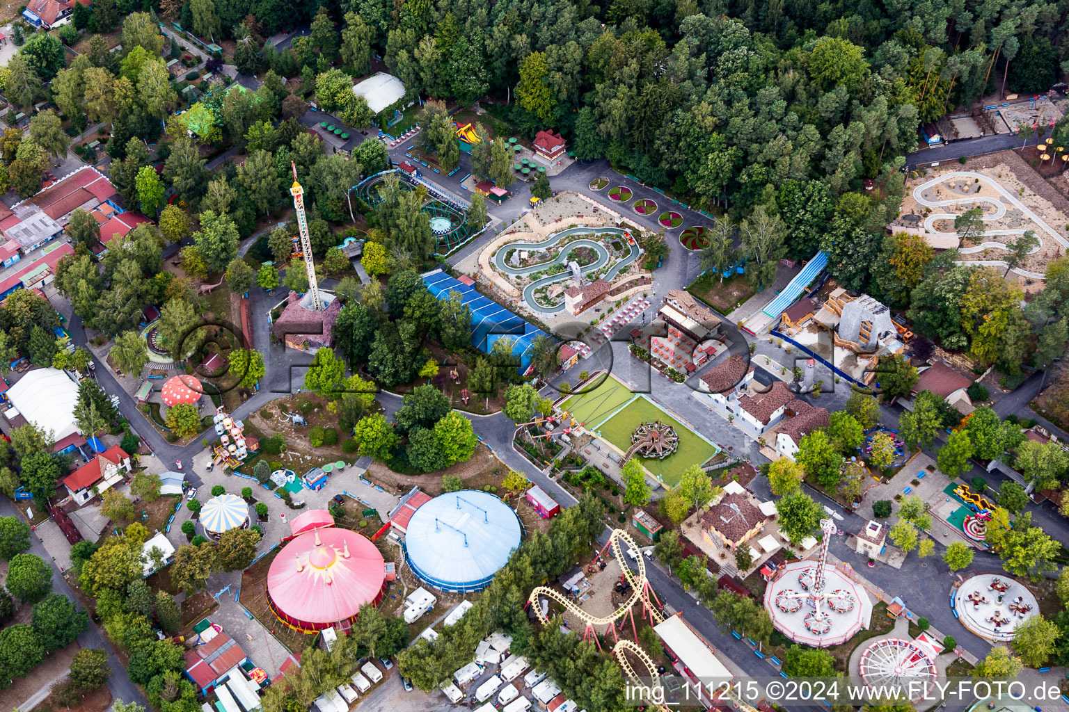 Vue d'oiseau de Centre de Loisirs - Parc d'Attractions Terrain de Loisirs Geiselwind à Geiselwind dans le département Bavière, Allemagne