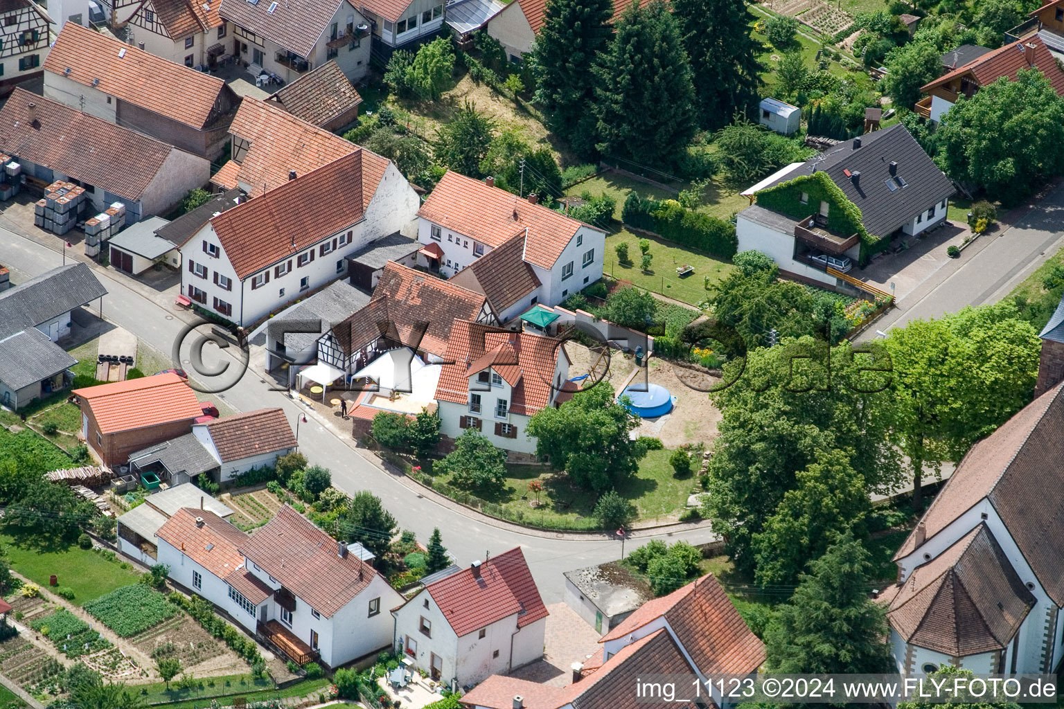 Vue oblique de Quartier Rechtenbach in Schweigen-Rechtenbach dans le département Rhénanie-Palatinat, Allemagne