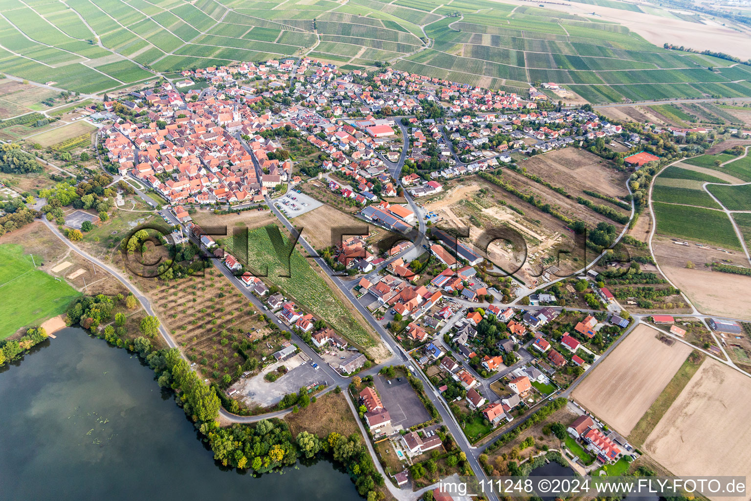 Enregistrement par drone de Sommerach dans le département Bavière, Allemagne