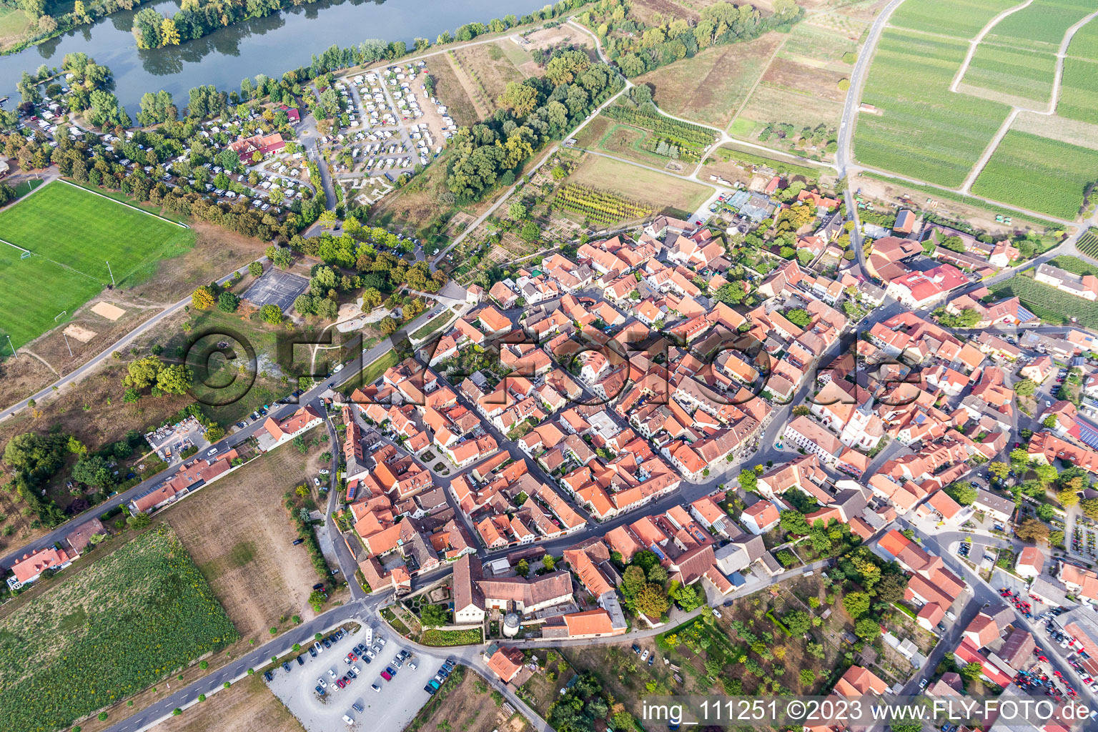 Sommerach dans le département Bavière, Allemagne d'un drone