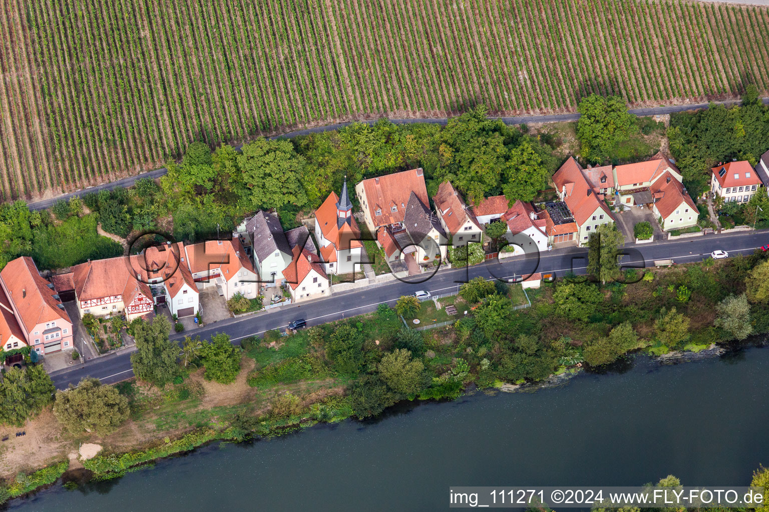 Vue aérienne de Saint-André au bord du Main à le quartier Köhler in Volkach dans le département Bavière, Allemagne