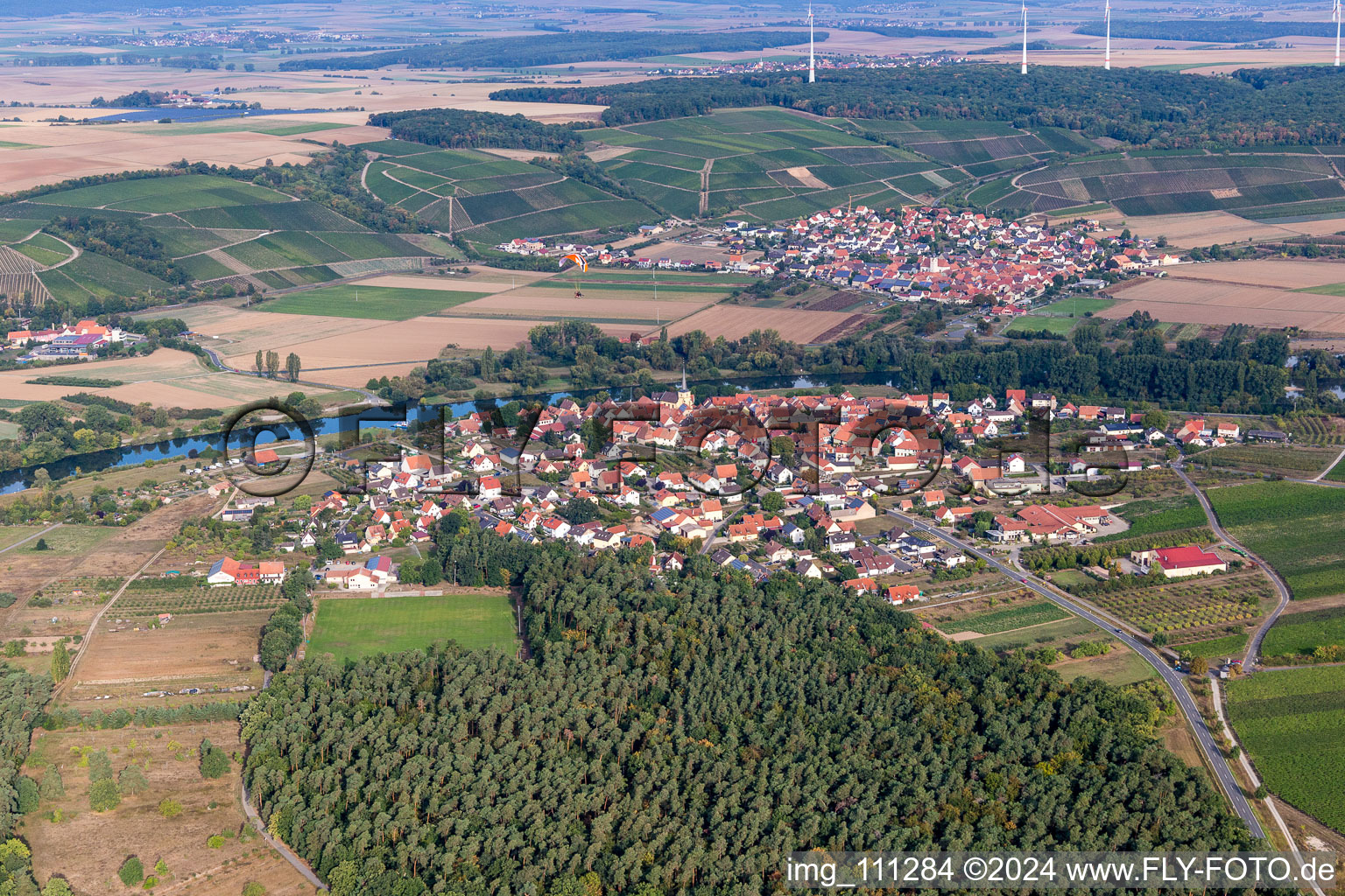 Vue aérienne de De l'est à le quartier Fahr in Volkach dans le département Bavière, Allemagne