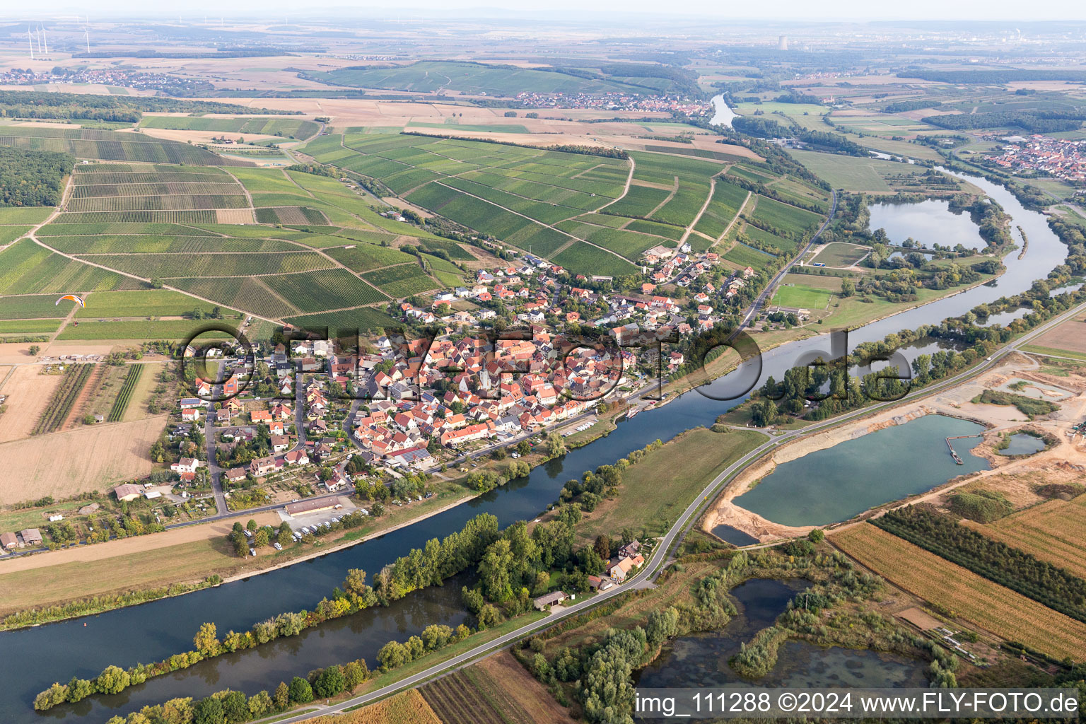 Vue aérienne de Zones riveraines du Main à le quartier Obereisenheim in Eisenheim dans le département Bavière, Allemagne