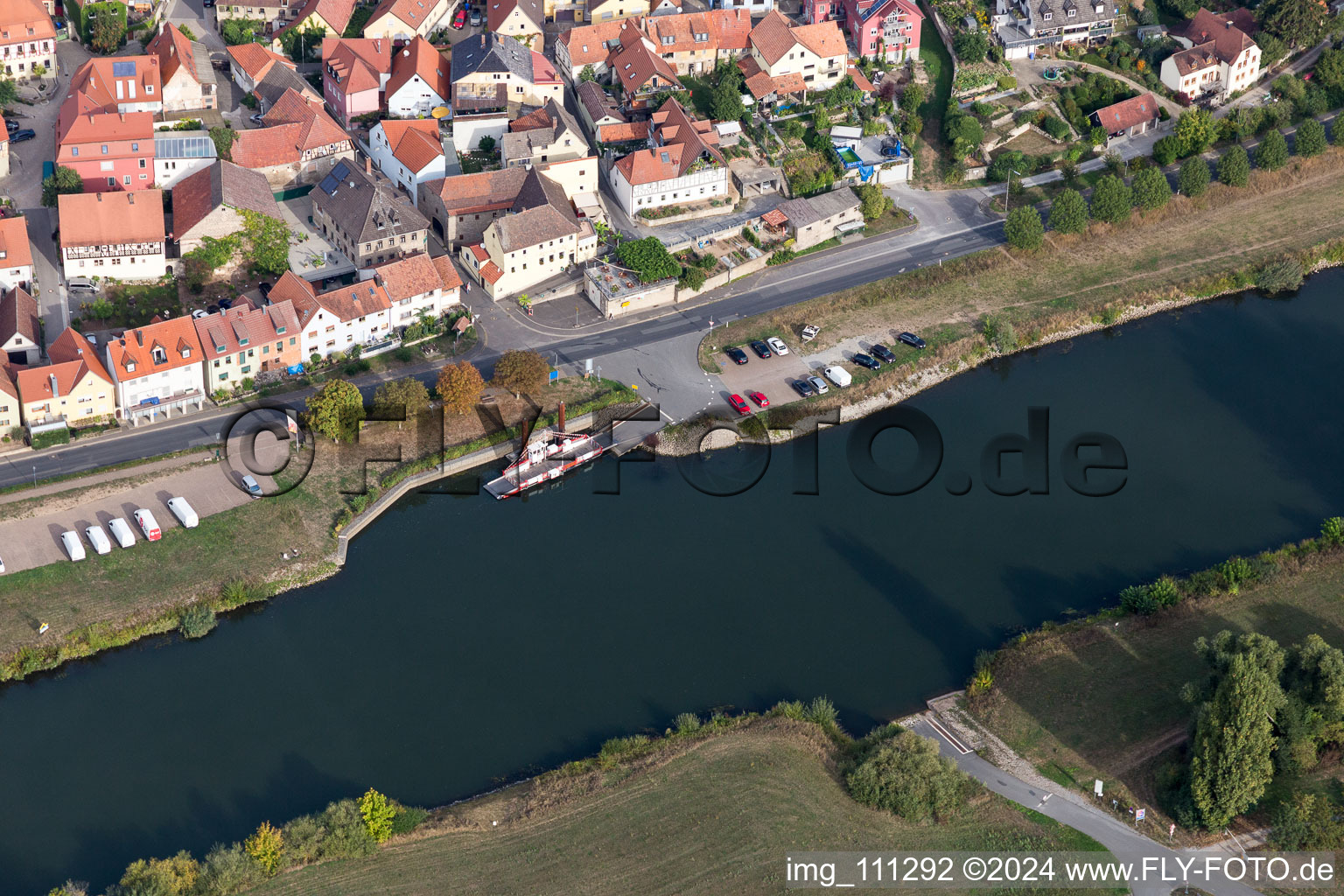 Vue aérienne de Traversier principal à le quartier Obereisenheim in Eisenheim dans le département Bavière, Allemagne