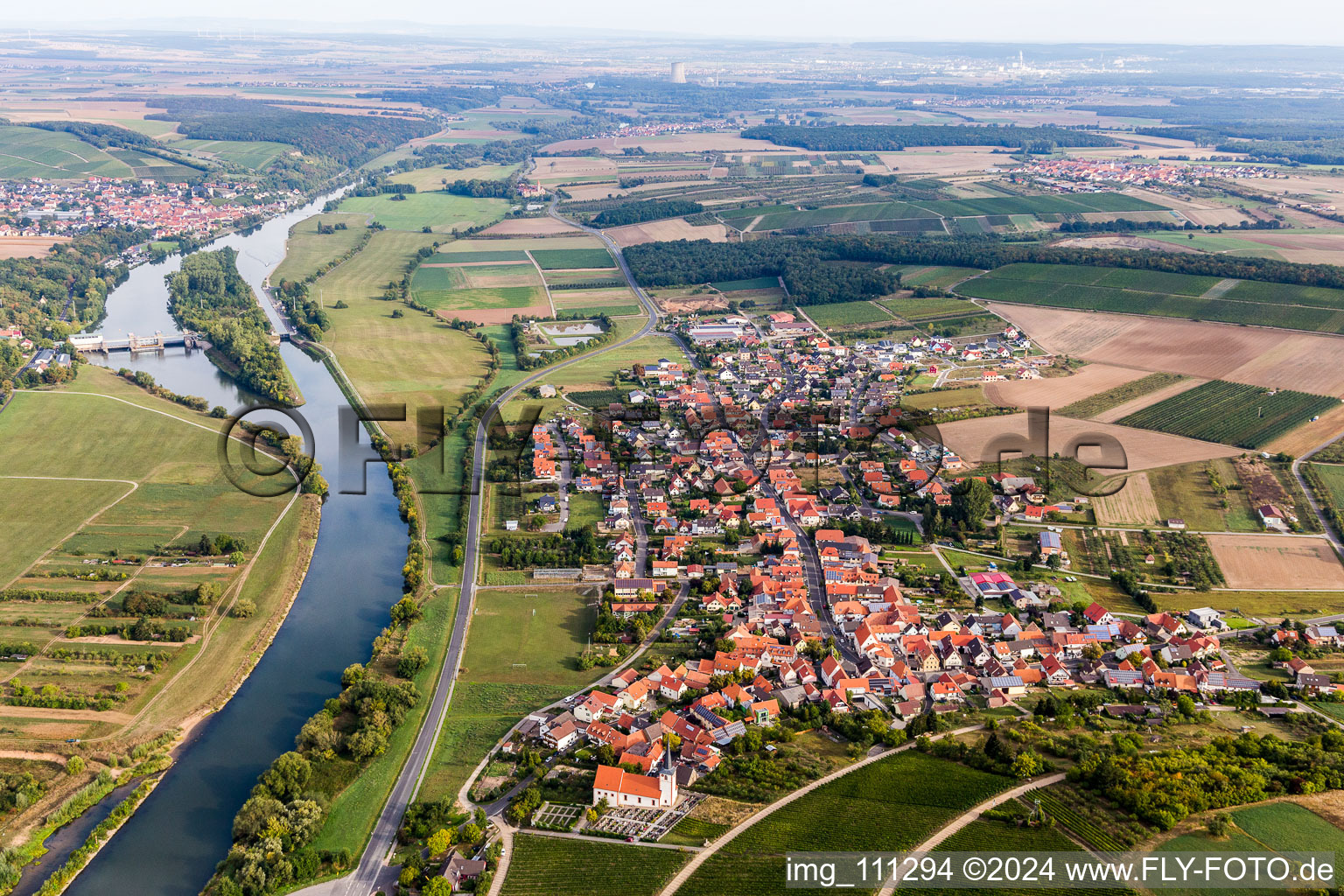 Vue aérienne de Surfaces des berges du Main en Stammheim à le quartier Stammheim in Kolitzheim dans le département Bavière, Allemagne