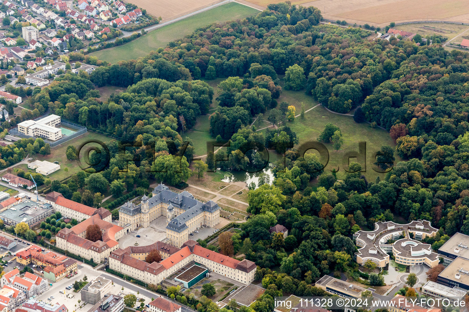 Vue aérienne de Parc du Château du Château Werneck à Werneck dans le département Bavière, Allemagne