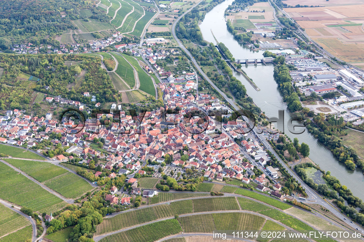 Vue aérienne de Randersacker dans le département Bavière, Allemagne