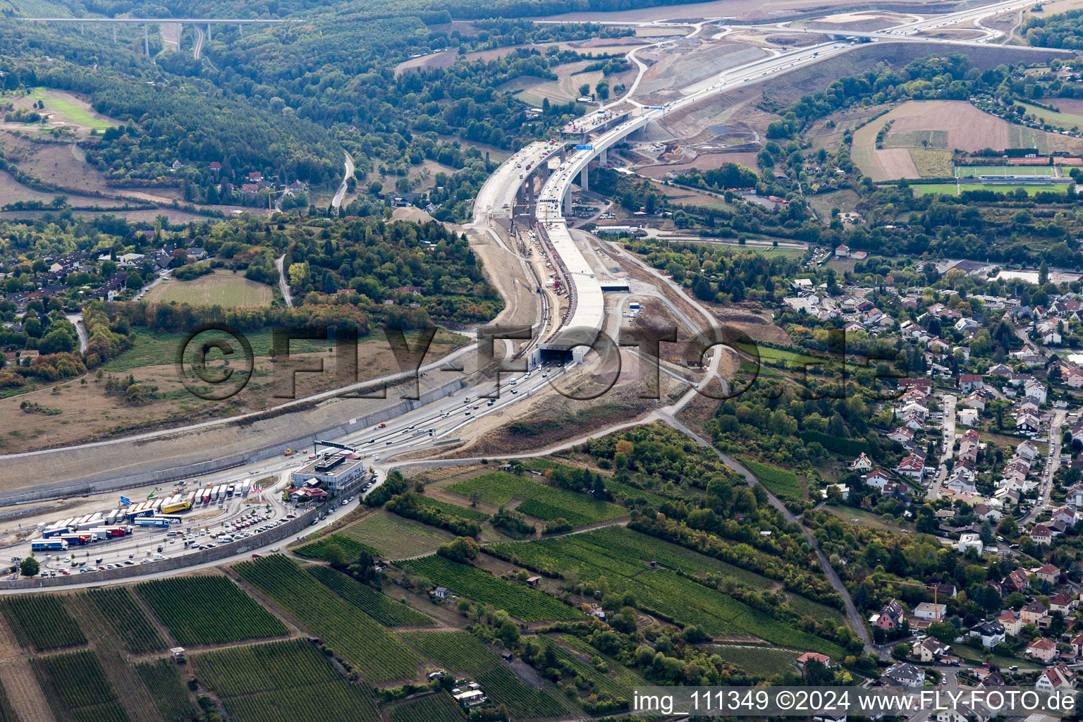 Vue aérienne de Chantier pour la réalisation du nouveau tracé du tunnel du Katzenberg le long de l'ouvrage du tunnel de l'autoroute BAB A3 à le quartier Heidingsfeld in Würzburg dans le département Bavière, Allemagne