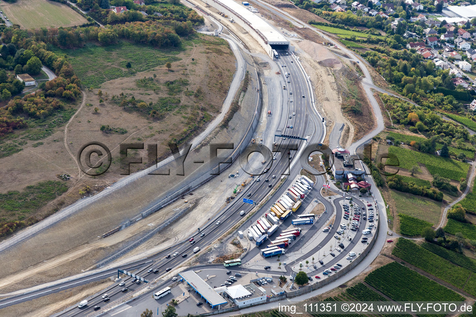 Vue aérienne de Chantier pour la réalisation du nouveau tracé du tunnel du Katzenberg le long de l'ouvrage du tunnel de l'autoroute BAB A3 à le quartier Heidingsfeld in Würzburg dans le département Bavière, Allemagne