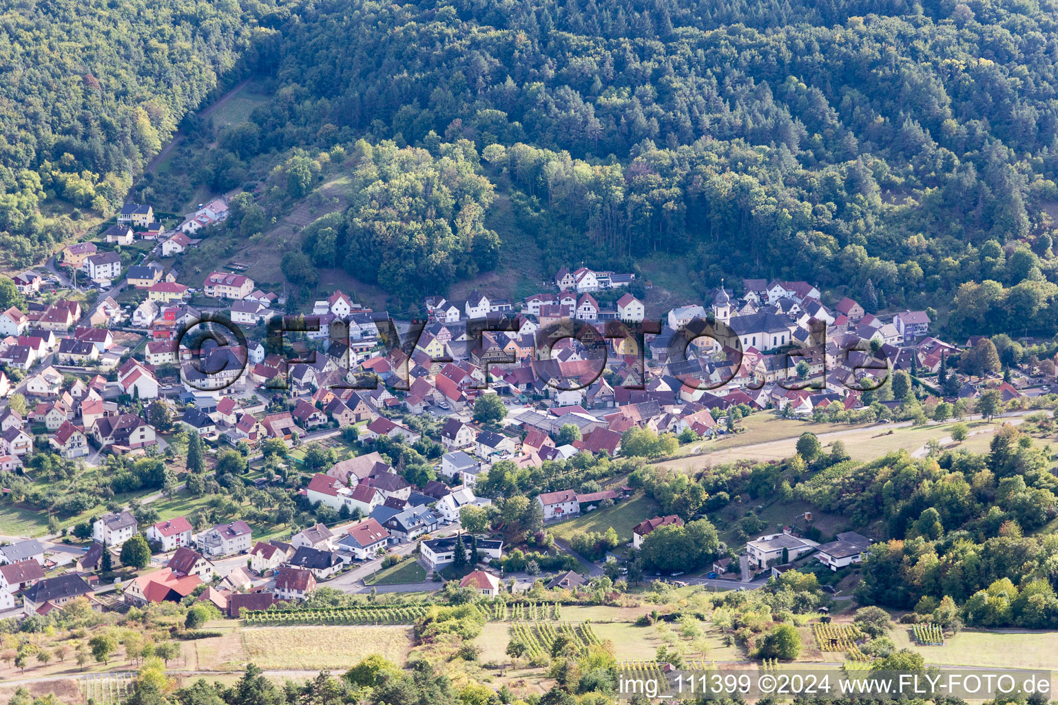 Vue aérienne de Quartier Oberlauda in Lauda-Königshofen dans le département Bade-Wurtemberg, Allemagne