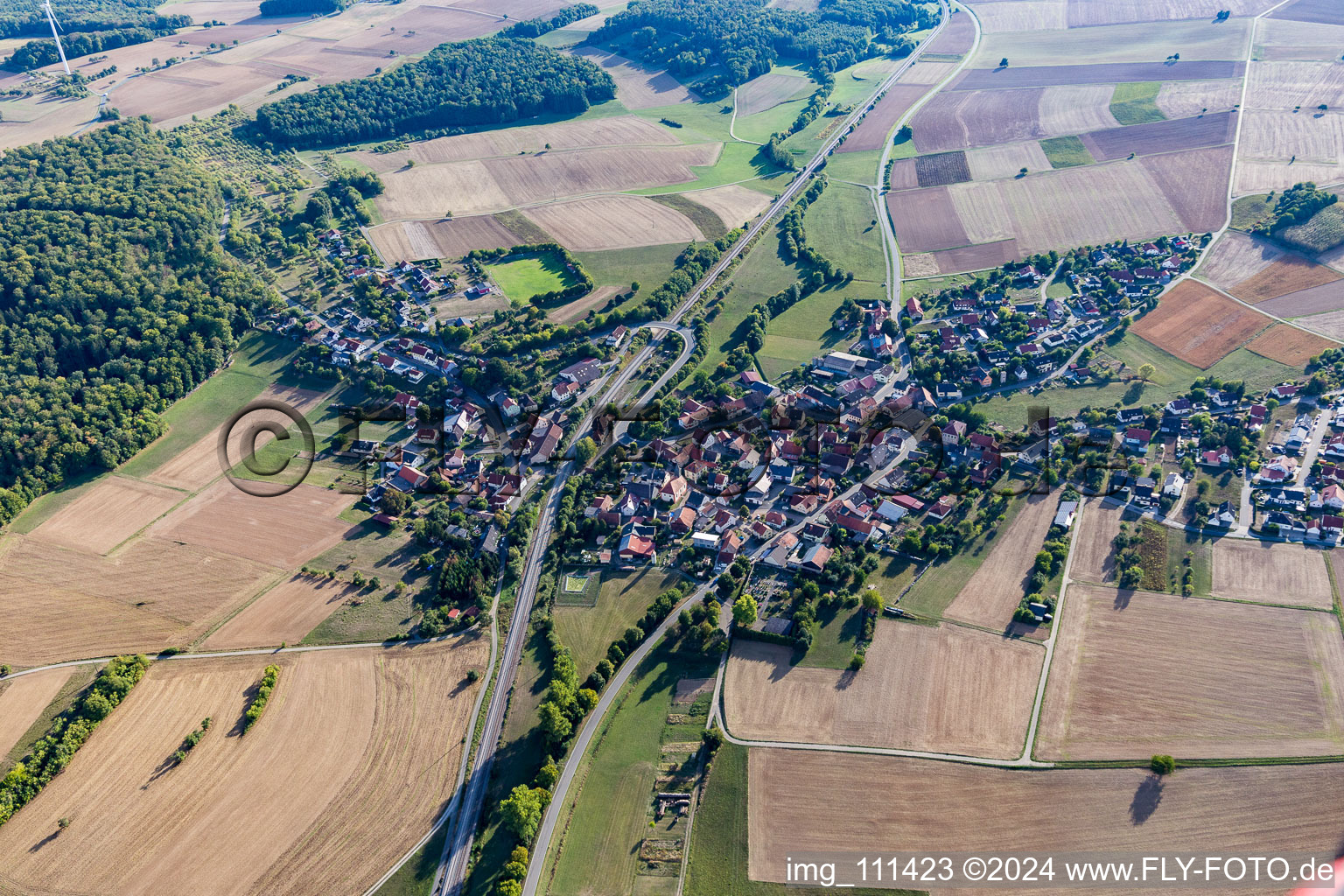 Vue aérienne de Quartier Hirschlanden in Rosenberg dans le département Bade-Wurtemberg, Allemagne