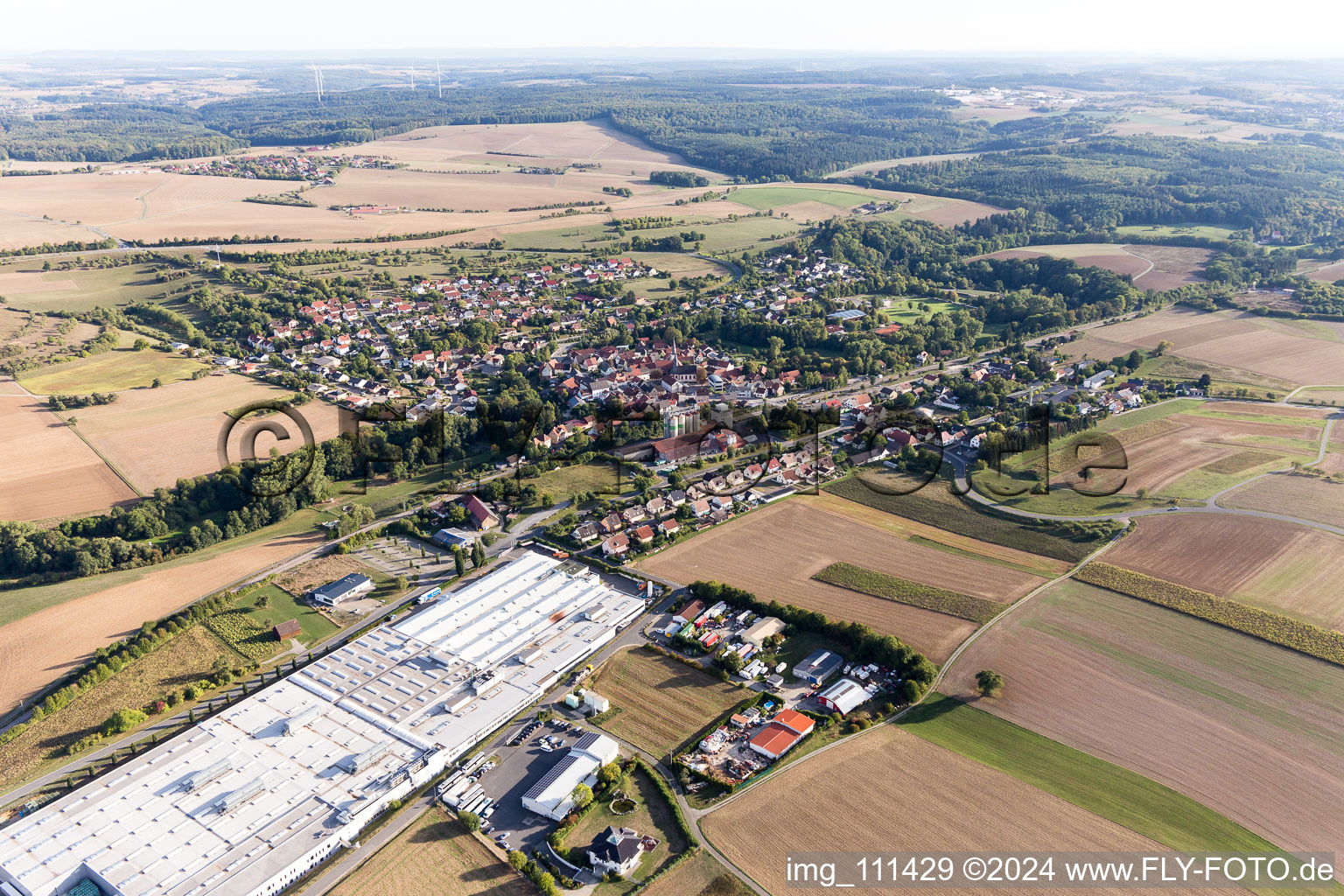 Vue aérienne de Locaux de l'usine Magna PT BV & Co. KG à Rosenberg dans le département Bade-Wurtemberg, Allemagne