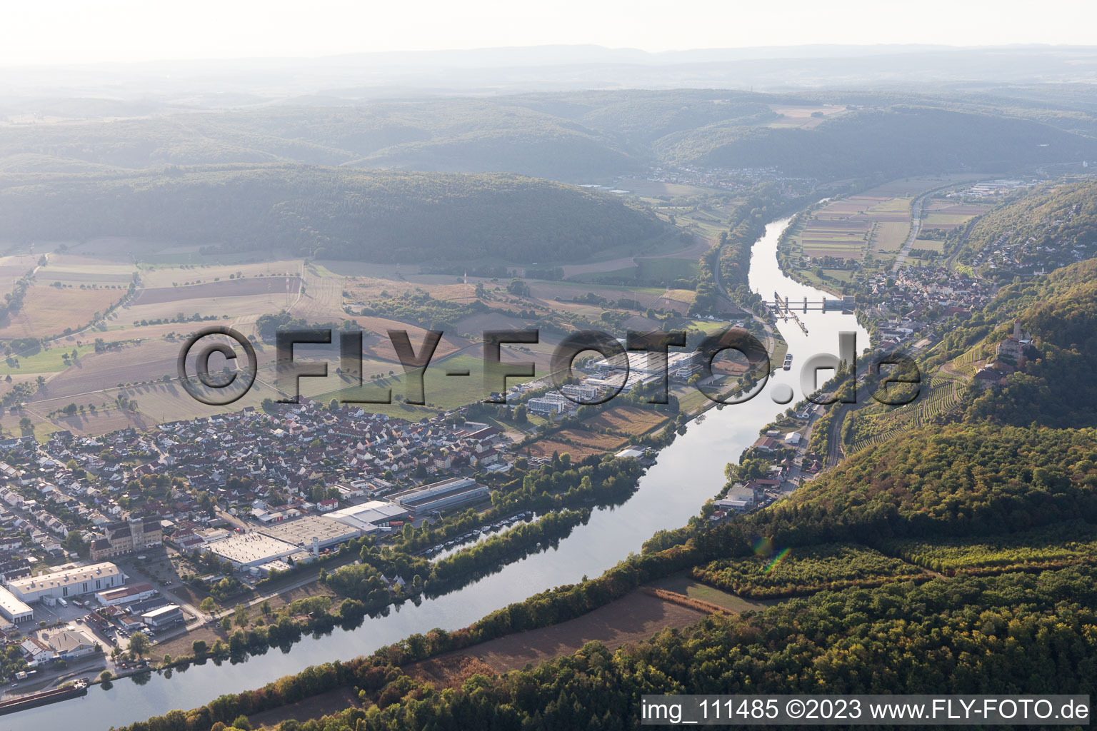 Vue aérienne de Haßmersheim dans le département Bade-Wurtemberg, Allemagne