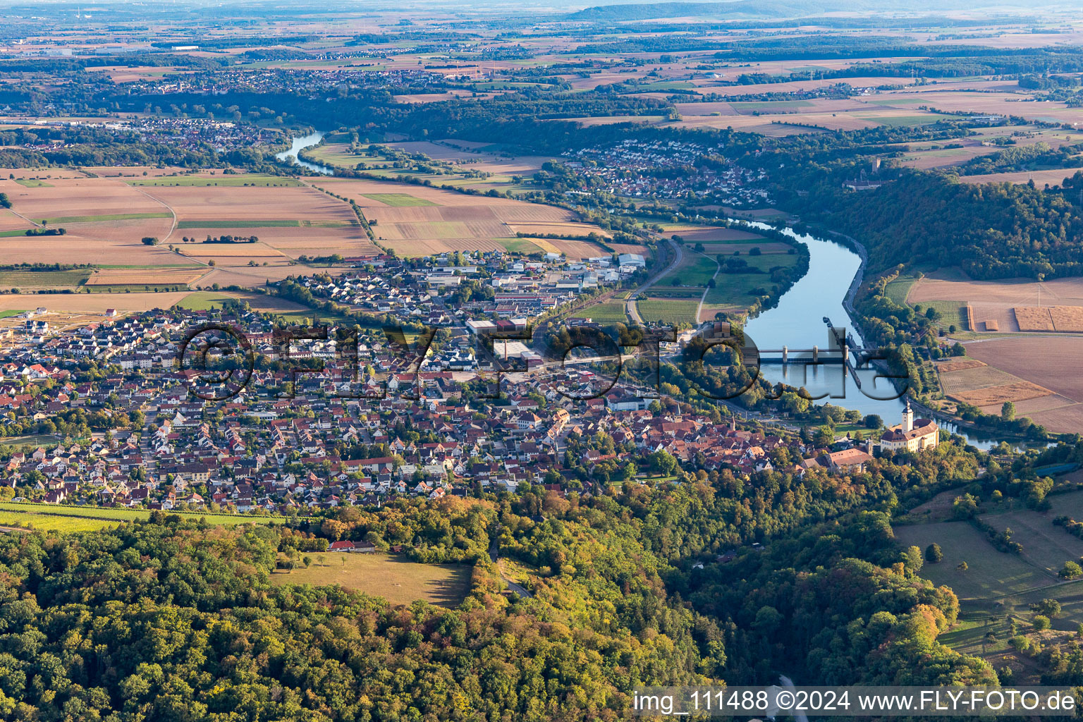 Vue aérienne de Gundelsheim dans le département Bade-Wurtemberg, Allemagne